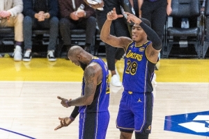 kaiyun-马健：老詹八村刚复出&amp;强行提升防守有2次受伤风险 掉第6不太可能