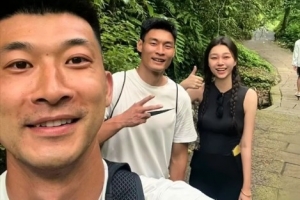 清凉一夏！刘殿座与韩鹏飞夫妇一同出游：大飞水耍耍