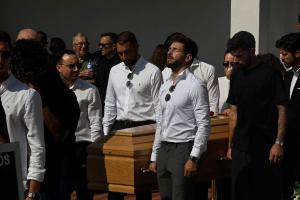 送别挚友&amp;家人鲁本-内维斯为若塔抬棺