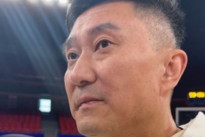 开云平台-徐杰G1赛后加练 杜锋:看到徐杰小胡等球员的自我要求 感到很欣慰